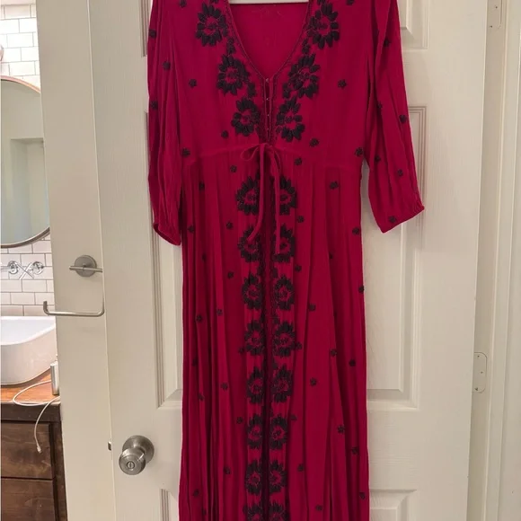 Elegant Pink Floral Dress - Picture 3 of 4